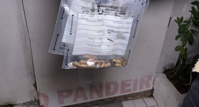 Várias capsulas foram encontradas no imóvel. Polícia acredita que houve troca de tiros