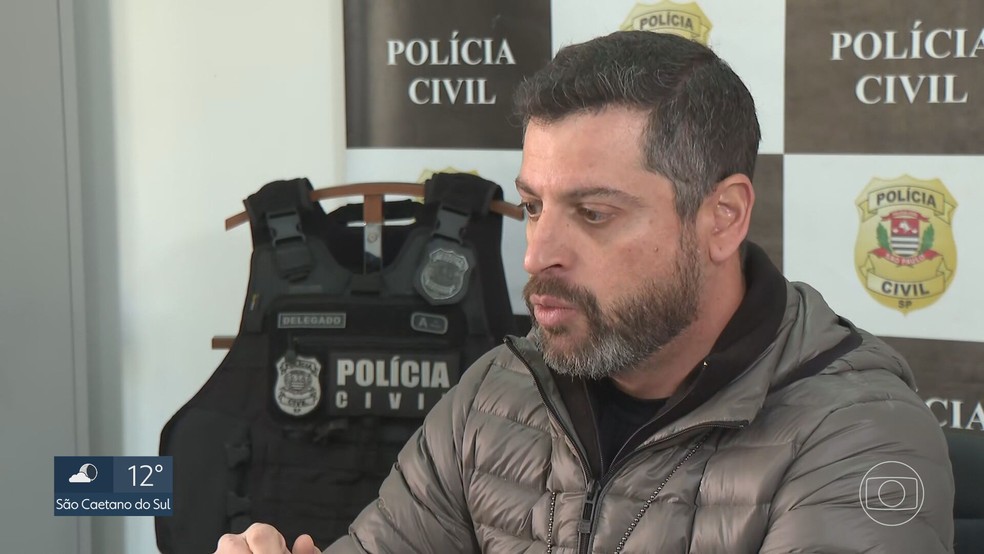 O delegado Cristiano Luiz Sacrini Ferreira investiga a morte de Marcelo do Lago Limeira. — Foto: Reprodução/TV Globo