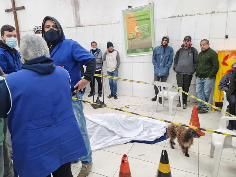 Sul tem sensação de -20º C e SP de -4º C; Brasil registra neve e caminhão que virou por causa do vento de 157 km/h Sul tem sensação de -20º C e SP de -4º C; Brasil registra neve e caminhão que virou por causa do vento de 157 km/h