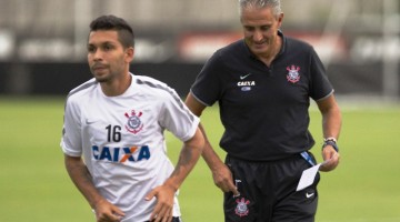 durante o treino desta tarde no CT Joaquim Grava, localizado no Parque Ecologico do Tiete, zona leste da cidade. O proximo jogo será amanha, sabado dia 14/02 contra o Botafogo/RP, na Arena Corinthians, valido pela 5a. rodada do Campeonato Paulista de 2015. Juiz: Marcelo Prieto Alfieri  - Sao Paulo / SP - Brasil - 13/02/2015. Foto: © Daniel Augusto Jr. / Ag. Corinthians